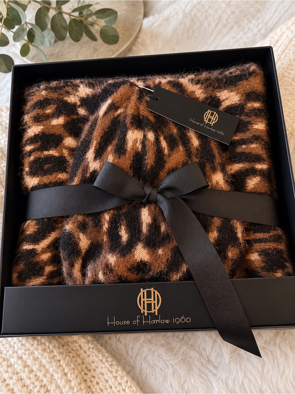 House of Harlow 1960 Leopard Print Hat and Scarf Set NWT In Box